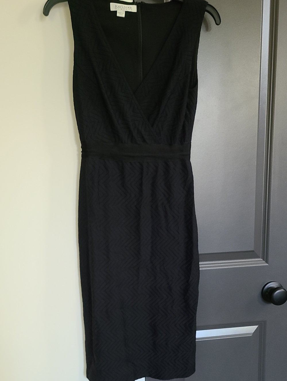 Lauren Ralph Lauren Black V‑Neck Sleeveless Midi Dress